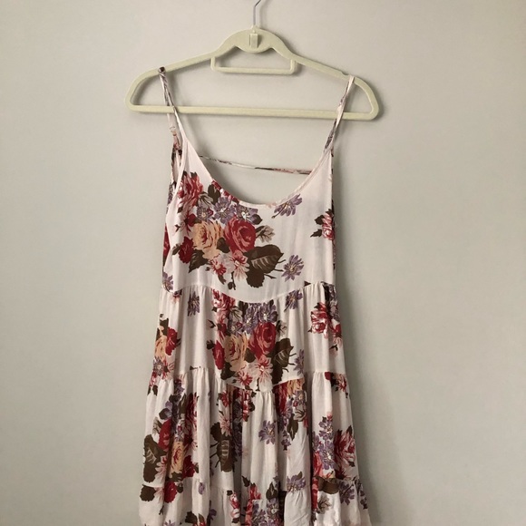 Brandy Melville Jada dress in floral pattern - Picture 2 of 4